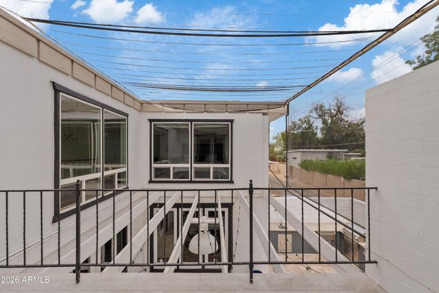 1902 E MEDLOCK Drive, Phoenix, AZ 85016