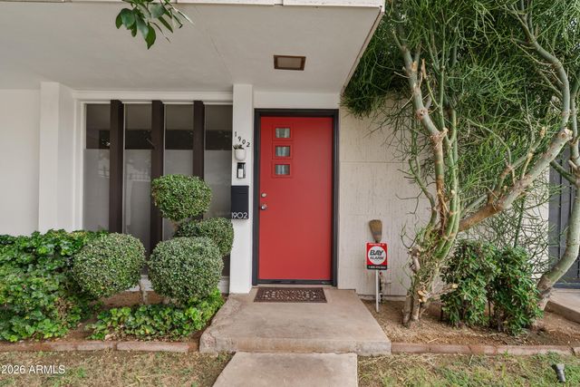 1902 E MEDLOCK Drive, Phoenix, AZ 85016