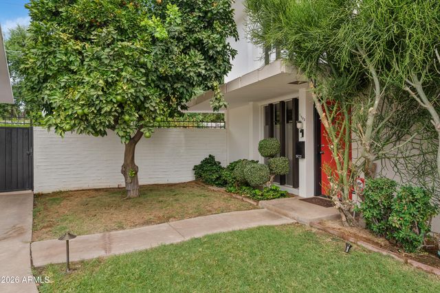 1902 E MEDLOCK Drive, Phoenix, AZ 85016