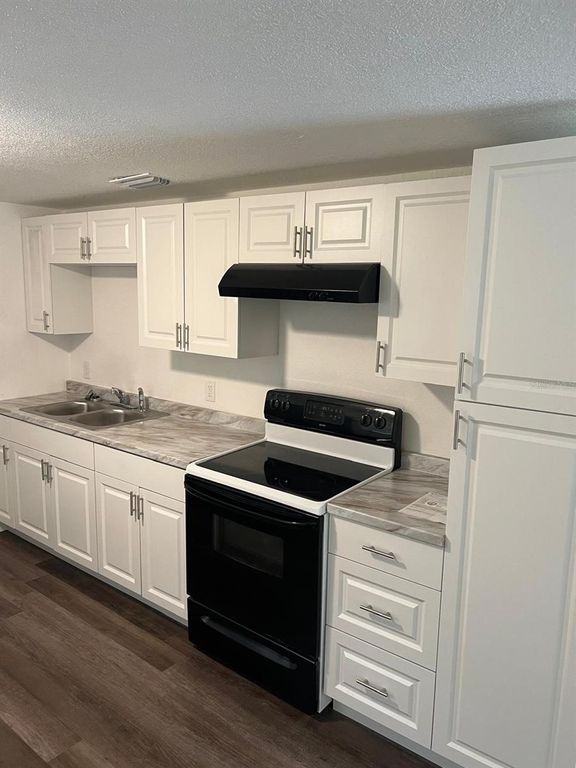 Image 4 of property listing at 10702 N 14TH STREET 2, Tampa, FL 33612
