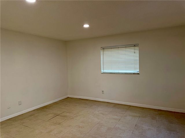 400 18th Street B4, Vero Beach, FL 32960