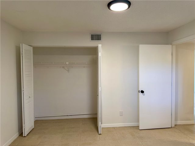 400 18th Street B4, Vero Beach, FL 32960