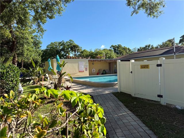 400 18th Street B4, Vero Beach, FL 32960