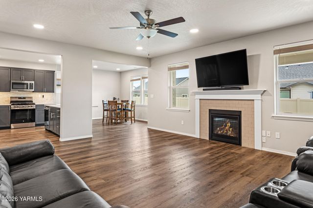 2309 S 58th Ave, Yakima, WA 98903