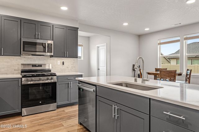 2309 S 58th Ave, Yakima, WA 98903