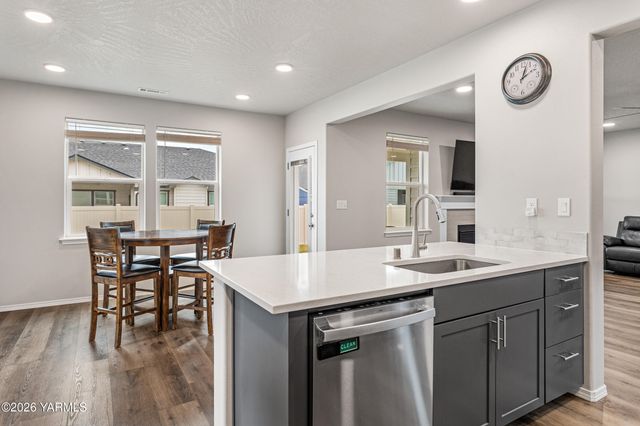 2309 S 58th Ave, Yakima, WA 98903