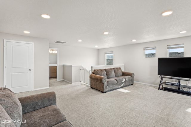 2309 S 58th Ave, Yakima, WA 98903