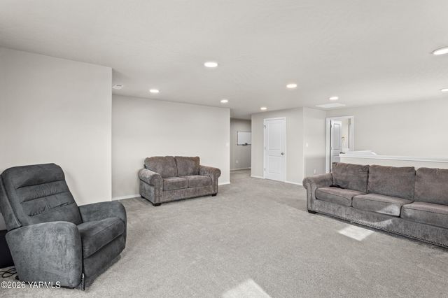 2309 S 58th Ave, Yakima, WA 98903