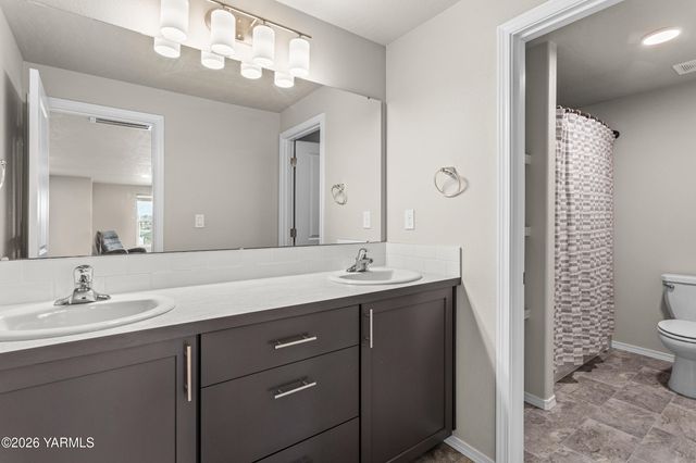 2309 S 58th Ave, Yakima, WA 98903