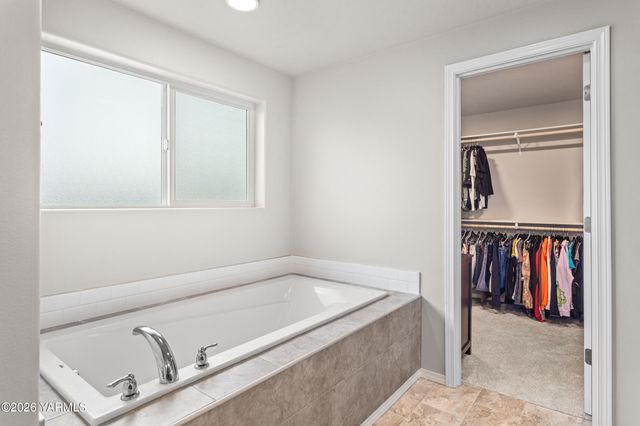 2309 S 58th Ave, Yakima, WA 98903