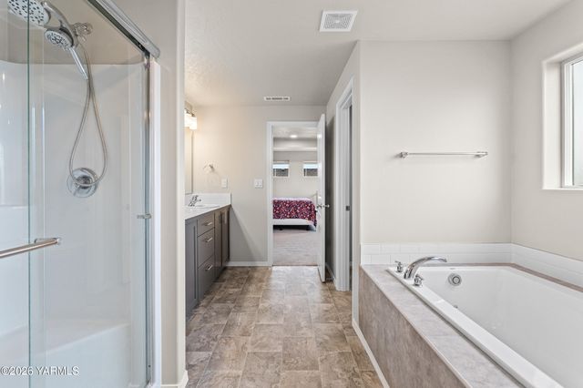 2309 S 58th Ave, Yakima, WA 98903