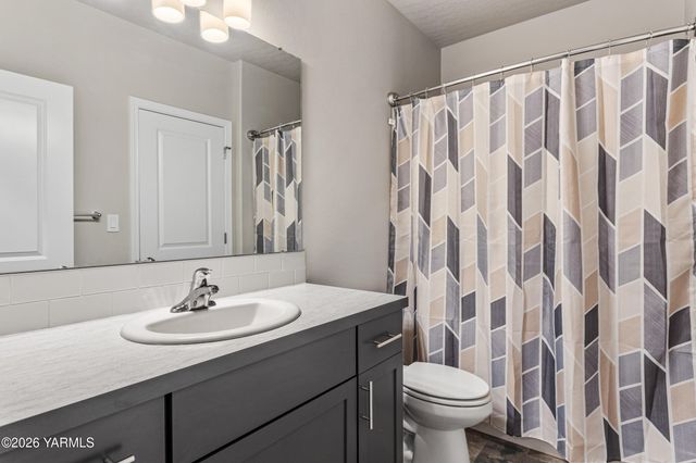 2309 S 58th Ave, Yakima, WA 98903