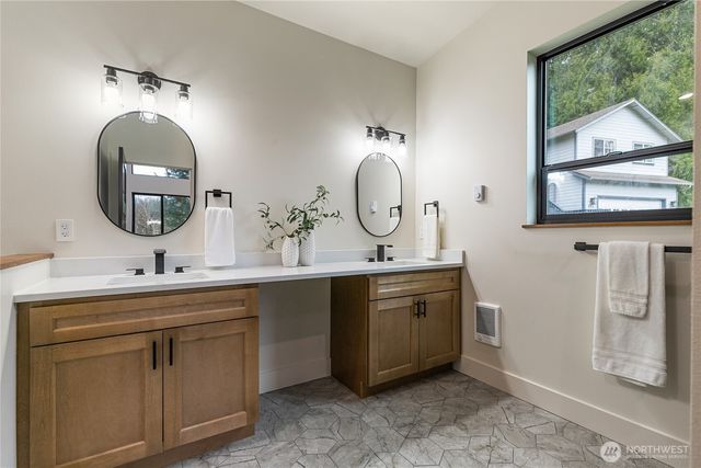 647 Rainbow Drive, Sedro Woolley, WA 98284