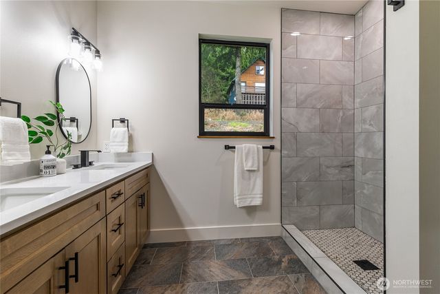 647 Rainbow Drive, Sedro Woolley, WA 98284