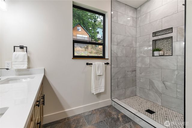 647 Rainbow Drive, Sedro Woolley, WA 98284