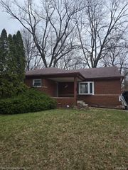 24220 Gardner Street, Oak Park, MI 48237