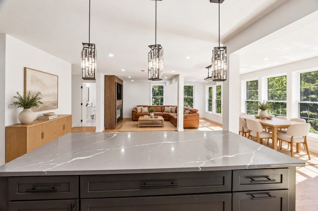 21 Rockwood Heights Rd, Manchester, MA 01944