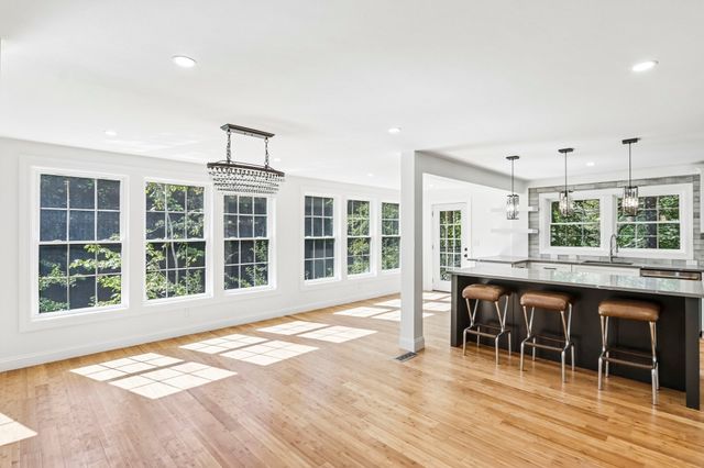 21 Rockwood Heights Rd, Manchester, MA 01944