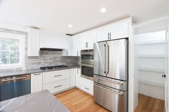 21 Rockwood Heights Rd, Manchester, MA 01944