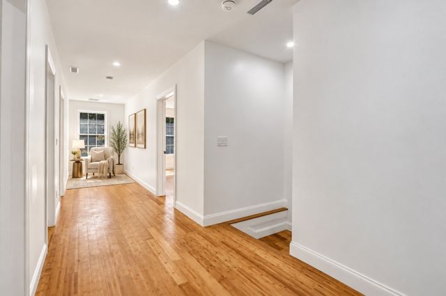 21 Rockwood Heights Rd, Manchester, MA 01944