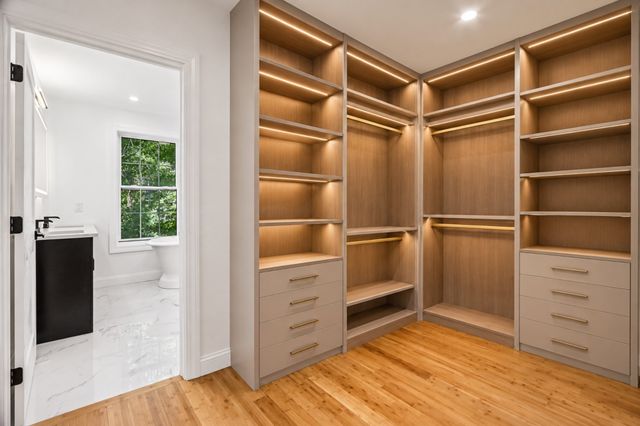 21 Rockwood Heights Rd, Manchester, MA 01944