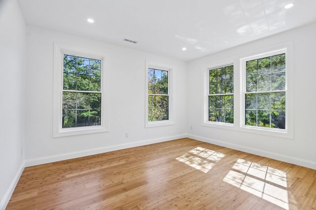 21 Rockwood Heights Rd, Manchester, MA 01944
