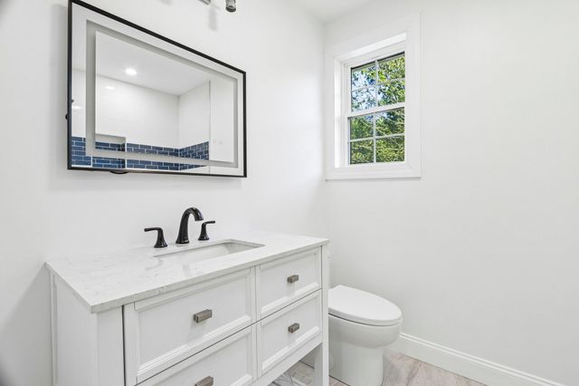 21 Rockwood Heights Rd, Manchester, MA 01944
