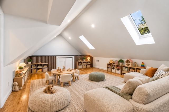 21 Rockwood Heights Rd, Manchester, MA 01944