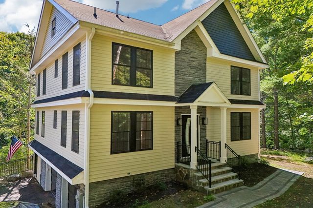 21 Rockwood Heights Rd, Manchester, MA 01944