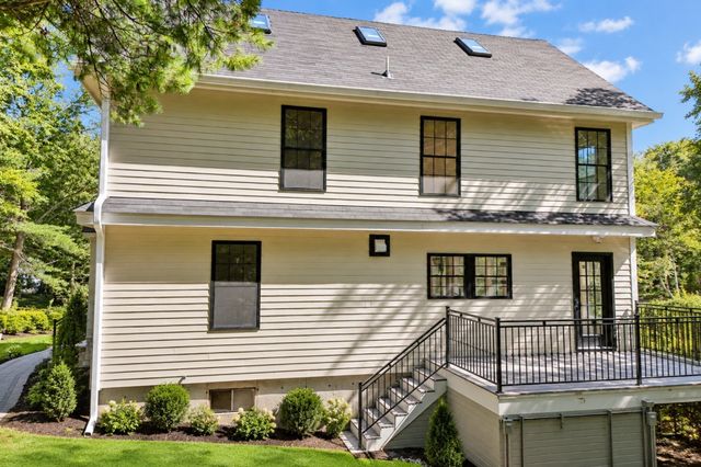 21 Rockwood Heights Rd, Manchester, MA 01944