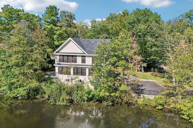 21 Rockwood Heights Rd, Manchester, MA 01944
