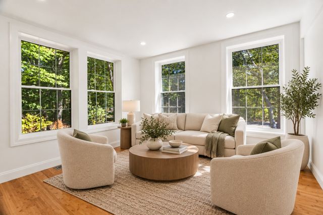 21 Rockwood Heights Rd, Manchester, MA 01944