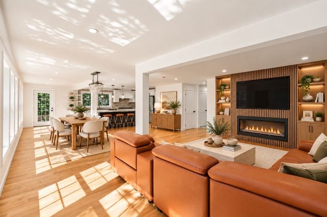 21 Rockwood Heights Rd, Manchester, MA 01944