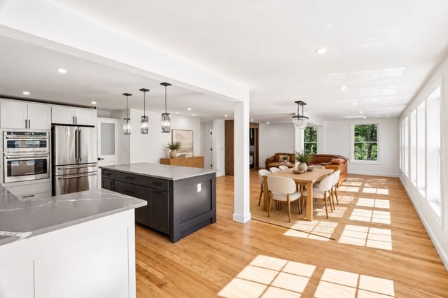 21 Rockwood Heights Rd, Manchester, MA 01944