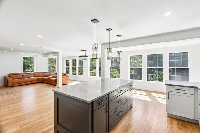 21 Rockwood Heights Rd, Manchester, MA 01944