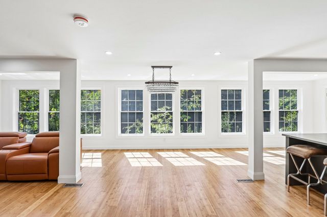 21 Rockwood Heights Rd, Manchester, MA 01944