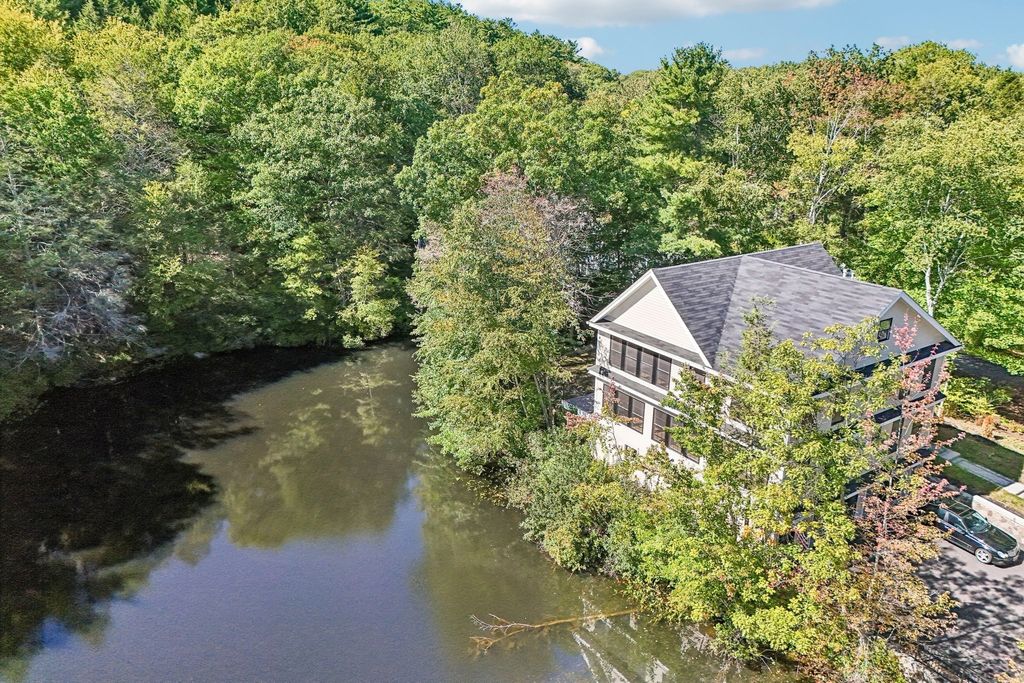 21 Rockwood Heights Rd, Manchester, MA 01944