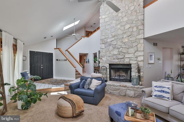 337 WOODLINE RD, Nazareth, PA 18064