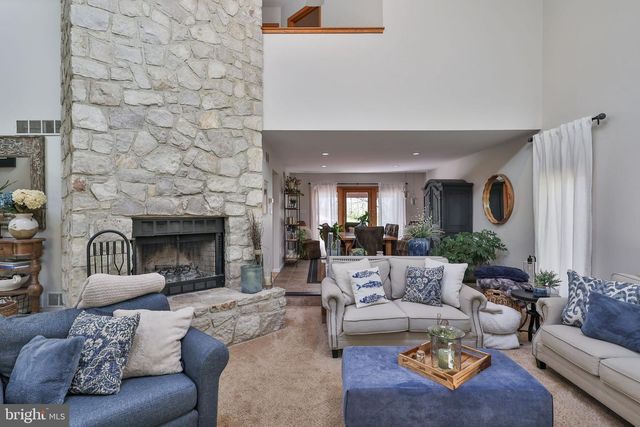 337 WOODLINE RD, Nazareth, PA 18064