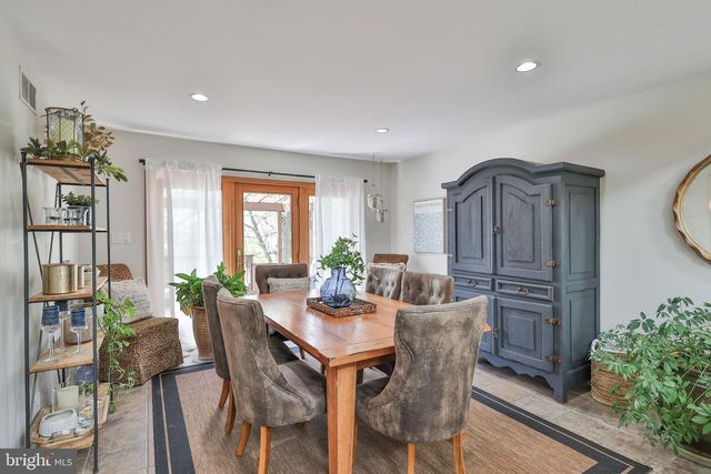 337 WOODLINE RD, Nazareth, PA 18064