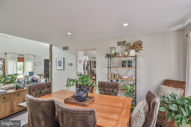 337 WOODLINE RD, Nazareth, PA 18064