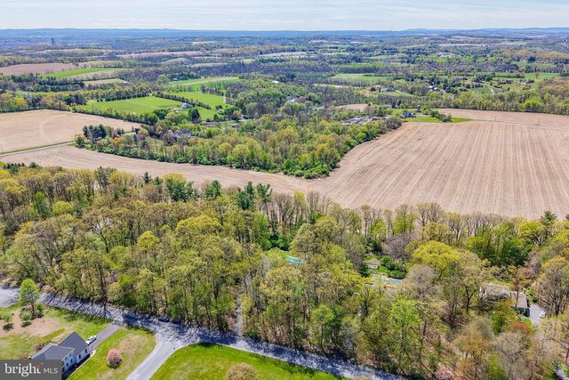 337 WOODLINE RD, Nazareth, PA 18064