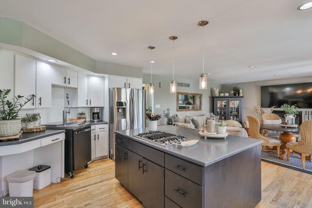 337 WOODLINE RD, Nazareth, PA 18064
