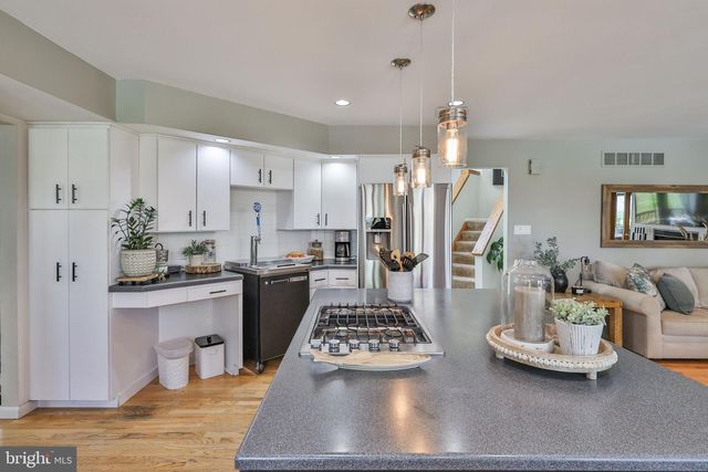 337 WOODLINE RD, Nazareth, PA 18064