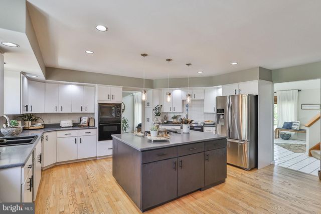 337 WOODLINE RD, Nazareth, PA 18064