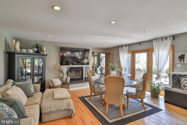 337 WOODLINE RD, Nazareth, PA 18064