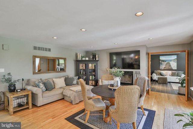 337 WOODLINE RD, Nazareth, PA 18064