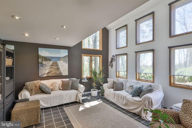 337 WOODLINE RD, Nazareth, PA 18064