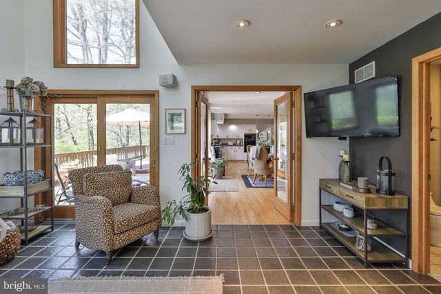 337 WOODLINE RD, Nazareth, PA 18064