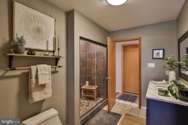 337 WOODLINE RD, Nazareth, PA 18064
